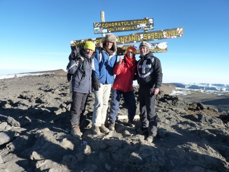 Familie Steendam Buys met Mambulu Safaris op de top van Mount Kilimanjaro Tanzania