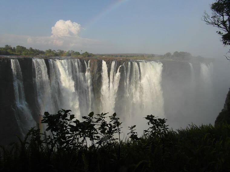 Donderend geraas in Victoria watervallen Zimbabwe