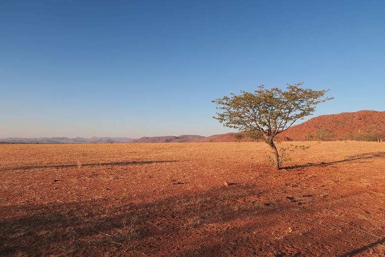 Uitzicht op Mariënfluss vanaf wild campsite Namibië