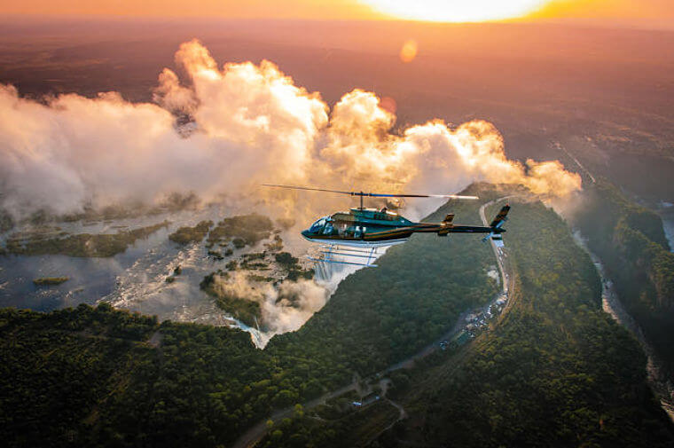 Helikopter vlucht boven Victoria watervallen