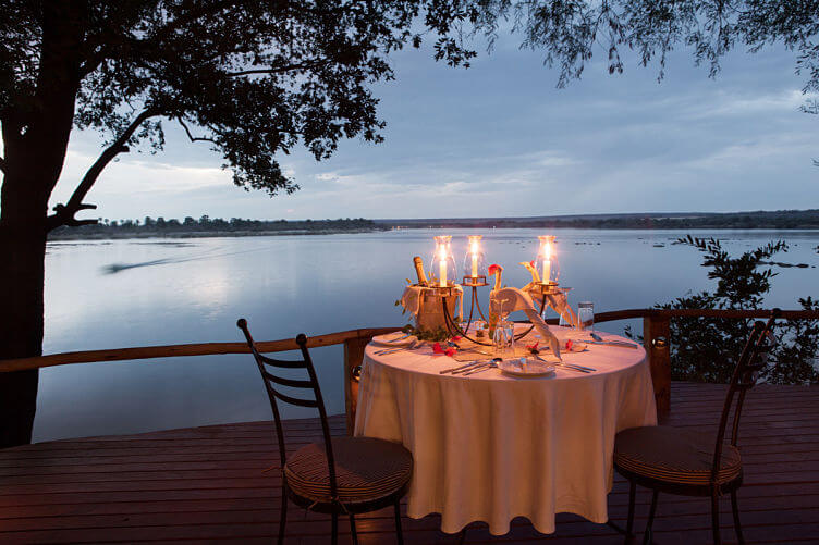 Diner bij Tongabezi Victoria watervallen Zambia