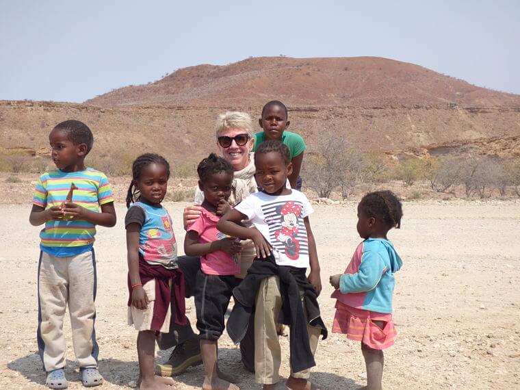 Karine met Namibische kinderen
