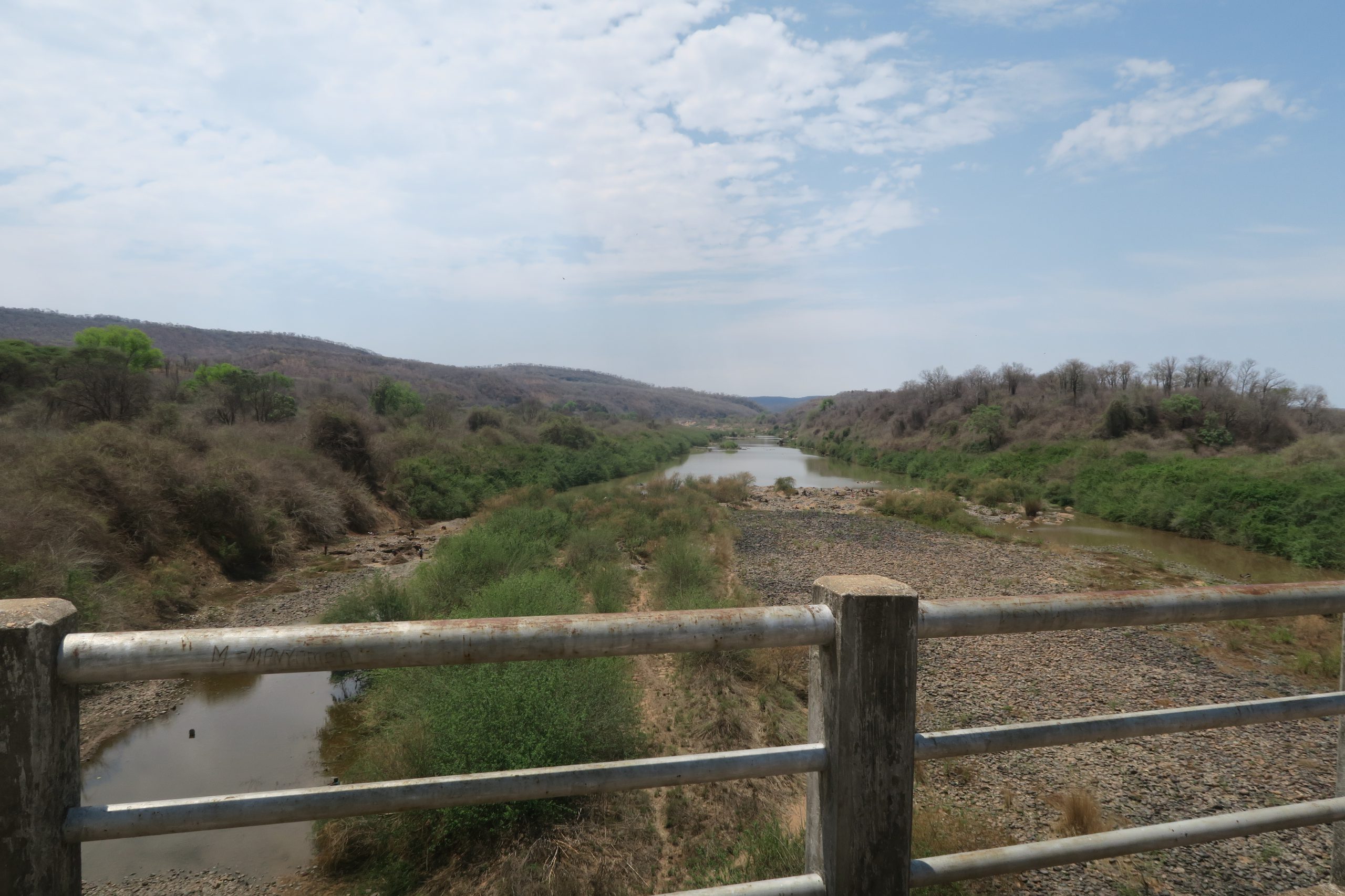 Brug over Sanyati rivier Back Road Zimbabwe