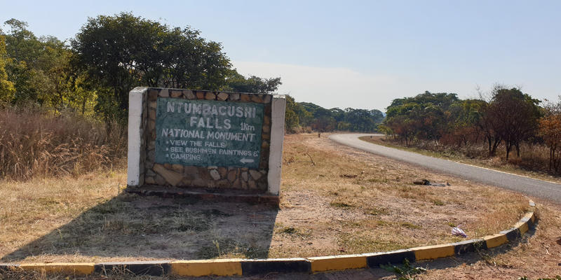 Ntumbachushi Falls ingang Zambia (@Bruno Metsanen)