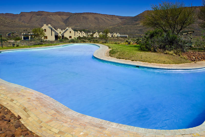 Zwembad bij campsite Karoo National Park Zuid-Afrika