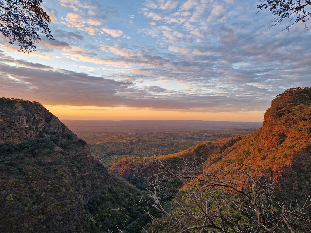 Uitzicht op Lake Kariba vanuit Chizarira National Park Zimbabwe