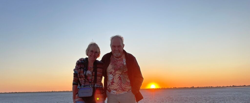 Arda en Piet op Makgadikgadi Salt Pans in Botswana